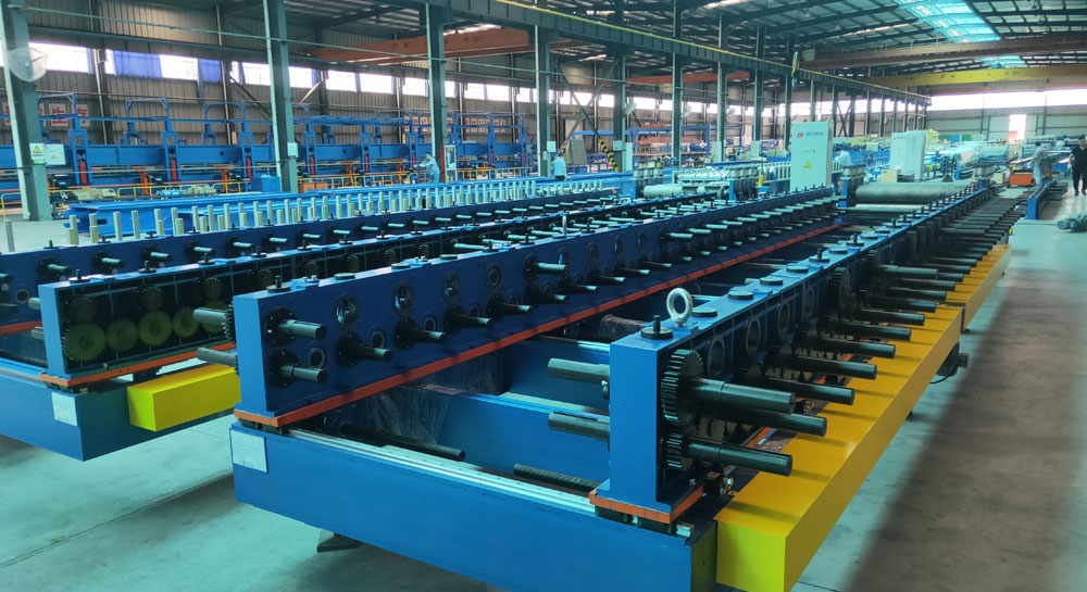 Machine assembly for pu sandwich panel line